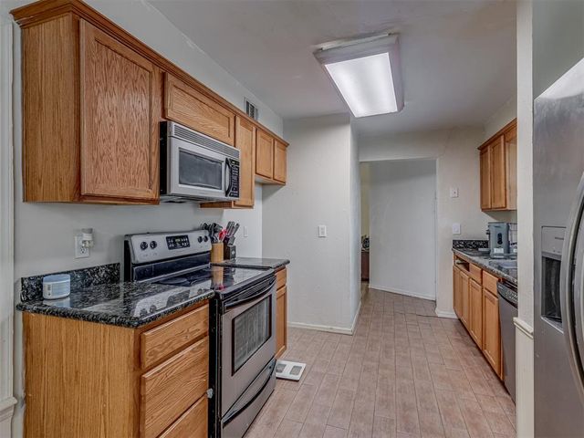 1013 NW 6th Street, Moore, OK 73160