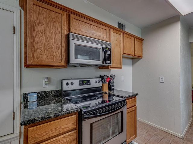 1013 NW 6th Street, Moore, OK 73160