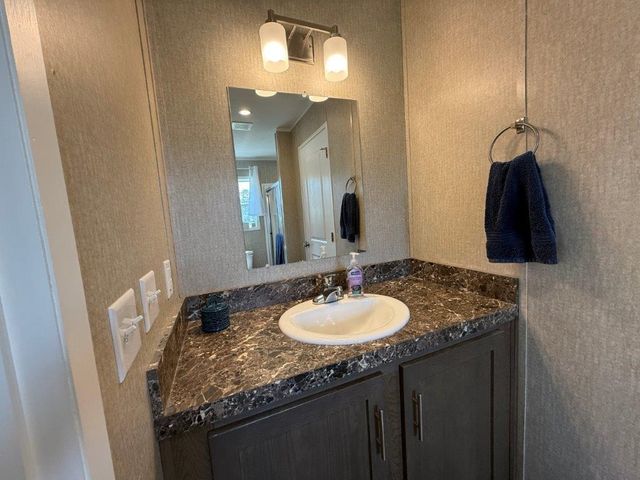 652 Route 118, Canaan, NH 03741