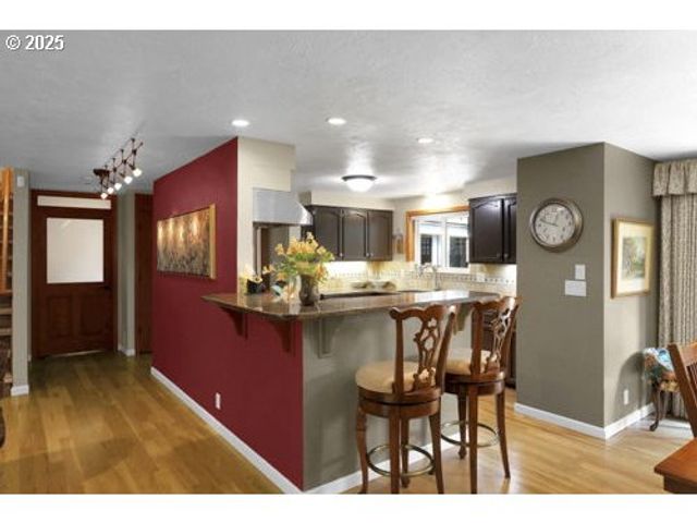 1755 KINGS NORTH St, Eugene, OR 97401