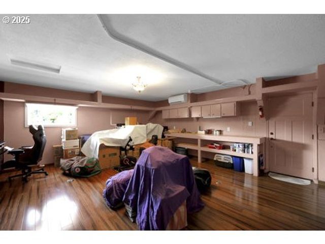 1755 KINGS NORTH St, Eugene, OR 97401