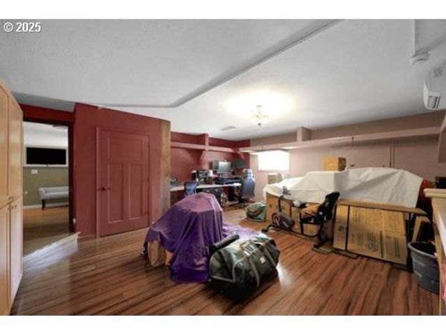 1755 KINGS NORTH St, Eugene, OR 97401