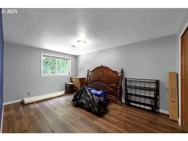 1755 KINGS NORTH St, Eugene, OR 97401