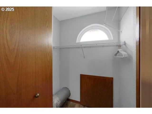 1755 KINGS NORTH St, Eugene, OR 97401