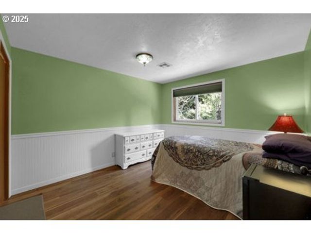 1755 KINGS NORTH St, Eugene, OR 97401