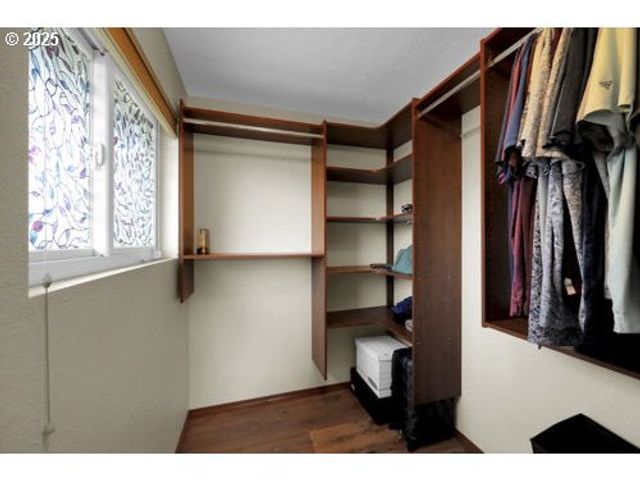 1755 KINGS NORTH St, Eugene, OR 97401