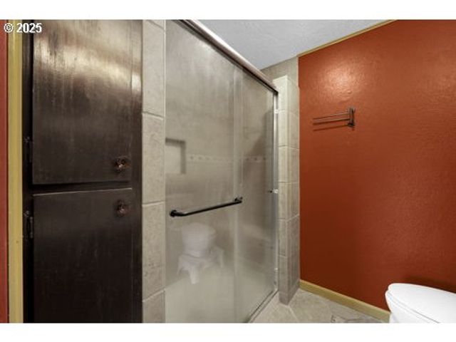 1755 KINGS NORTH St, Eugene, OR 97401