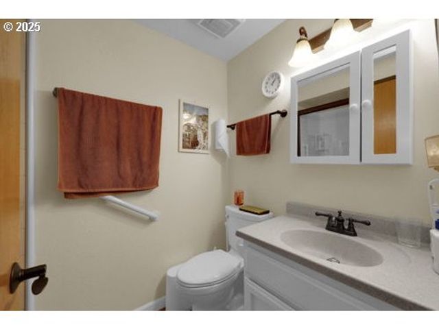 1755 KINGS NORTH St, Eugene, OR 97401