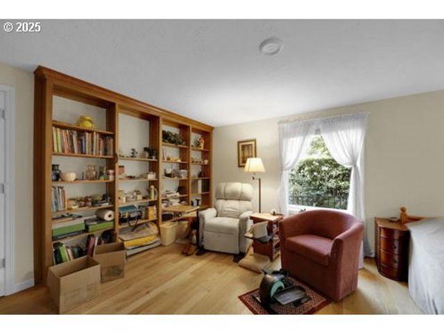 1755 KINGS NORTH St, Eugene, OR 97401