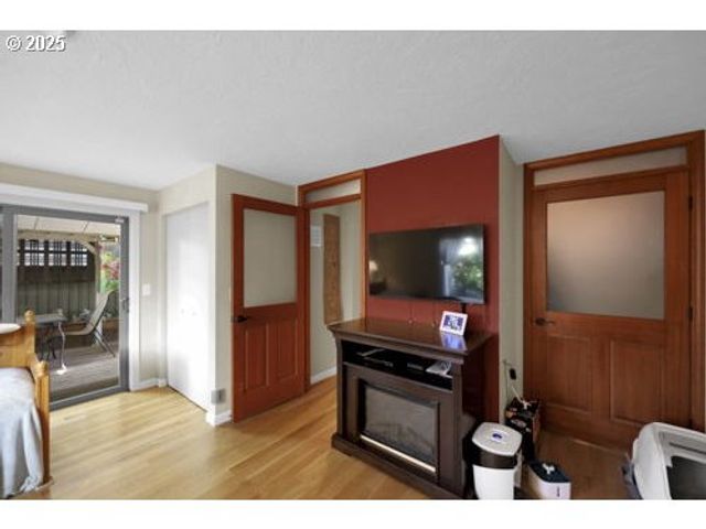 1755 KINGS NORTH St, Eugene, OR 97401