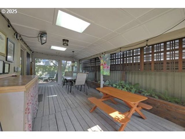 1755 KINGS NORTH St, Eugene, OR 97401