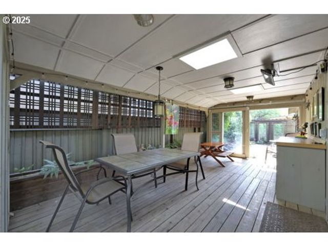 1755 KINGS NORTH St, Eugene, OR 97401