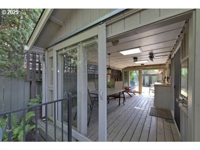 1755 KINGS NORTH St, Eugene, OR 97401