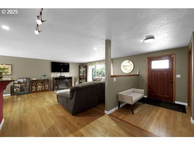 1755 KINGS NORTH St, Eugene, OR 97401