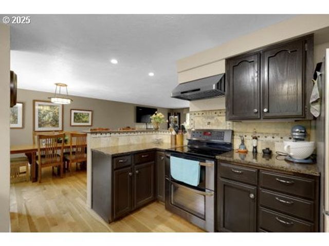 1755 KINGS NORTH St, Eugene, OR 97401