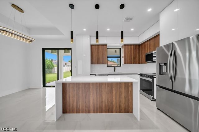 129 NW 14th ST, Cape Coral, FL 33993