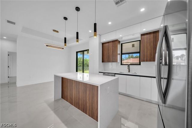129 NW 14th ST, Cape Coral, FL 33993