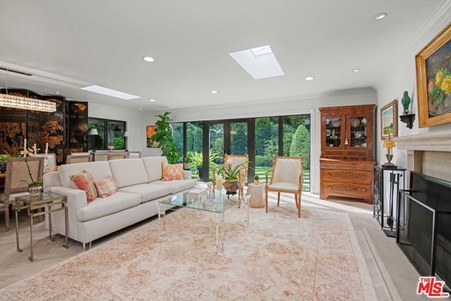 1115 N Bundy Drive, Los Angeles, CA 90049