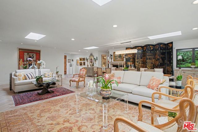 1115 N Bundy Drive, Los Angeles, CA 90049