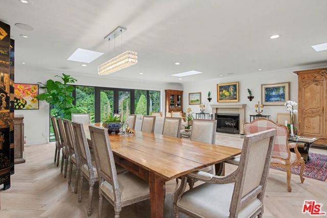 1115 N Bundy Drive, Los Angeles, CA 90049