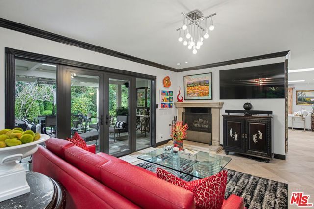 1115 N Bundy Drive, Los Angeles, CA 90049