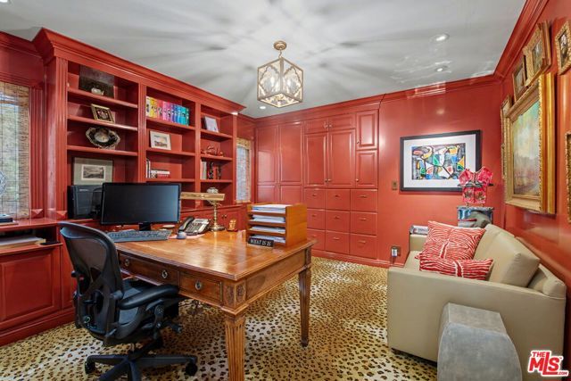 1115 N Bundy Drive, Los Angeles, CA 90049