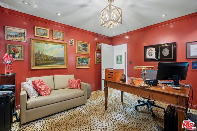 1115 N Bundy Drive, Los Angeles, CA 90049