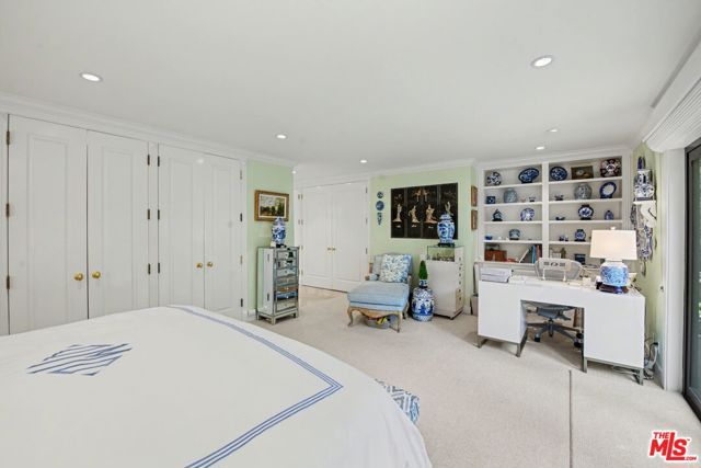 1115 N Bundy Drive, Los Angeles, CA 90049