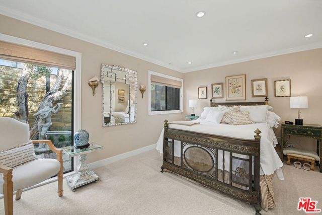 1115 N Bundy Drive, Los Angeles, CA 90049