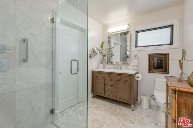 1115 N Bundy Drive, Los Angeles, CA 90049