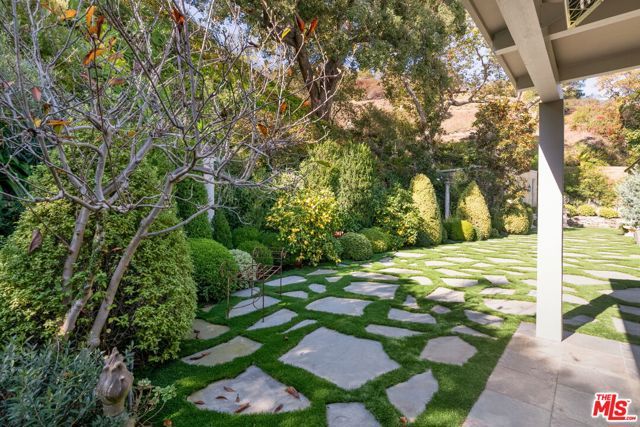 1115 N Bundy Drive, Los Angeles, CA 90049