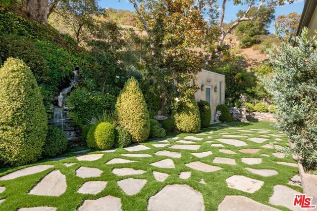 1115 N Bundy Drive, Los Angeles, CA 90049