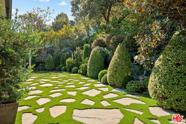 1115 N Bundy Drive, Los Angeles, CA 90049