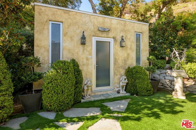 1115 N Bundy Drive, Los Angeles, CA 90049