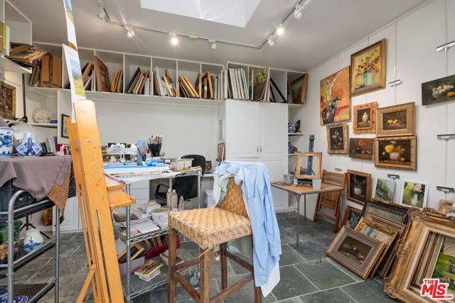 1115 N Bundy Drive, Los Angeles, CA 90049