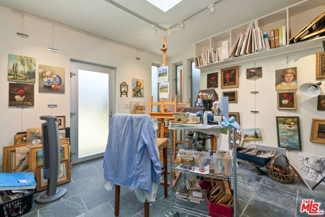 1115 N Bundy Drive, Los Angeles, CA 90049