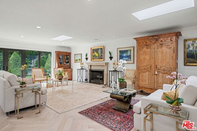 1115 N Bundy Drive, Los Angeles, CA 90049