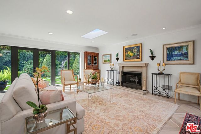 1115 N Bundy Drive, Los Angeles, CA 90049