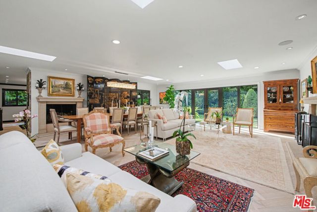 1115 N Bundy Drive, Los Angeles, CA 90049