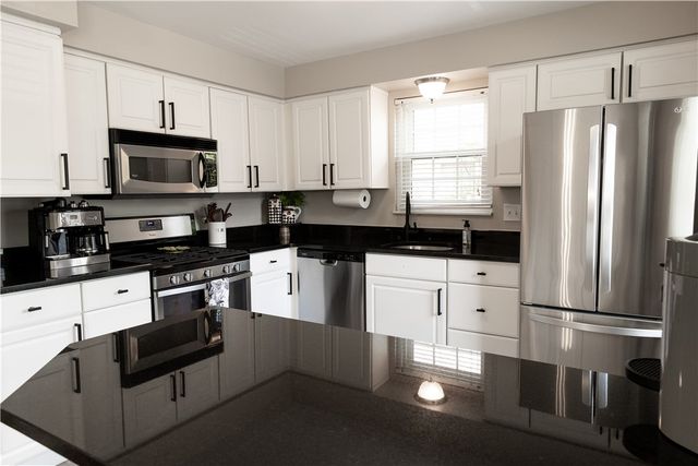 736 Windvue Dr, Robinson Twp, PA 15205