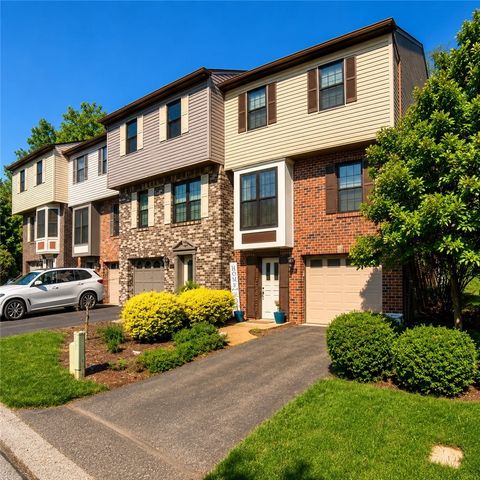 736 Windvue Dr, Robinson Twp, PA 15205