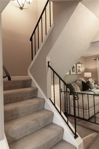 736 Windvue Dr, Robinson Twp, PA 15205