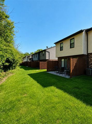 736 Windvue Dr, Robinson Twp, PA 15205