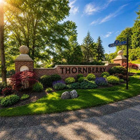 736 Windvue Dr, Robinson Twp, PA 15205