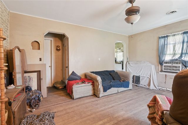 1121 15th Avenue SW, Cedar Rapids, IA 52404