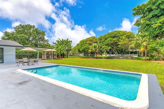 11640 SW 99th Ct, Miami, FL 33176