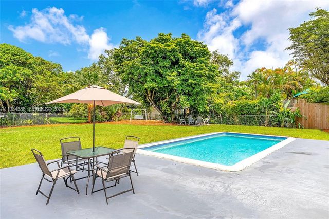 11640 SW 99th Ct, Miami, FL 33176