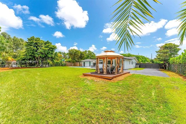 11640 SW 99th Ct, Miami, FL 33176