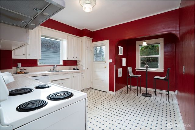 2214 N Washington Street, Tacoma, WA 98406