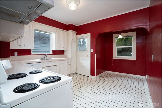 2214 N Washington Street, Tacoma, WA 98406
